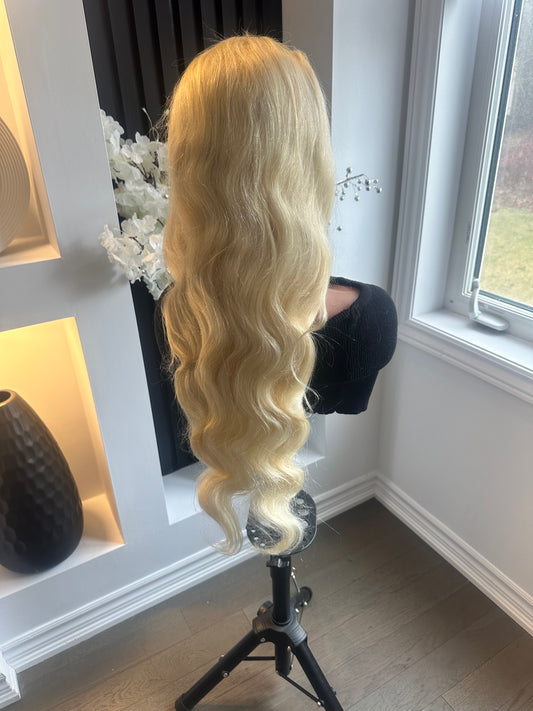 20' Blonde body wave lace wig